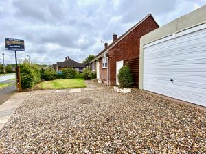 Gravel Driveway/Garage- click for photo gallery